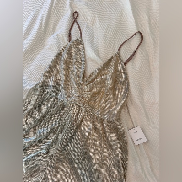 Urban Outfitters Gold Shimmer Silver Romper Tank sleeve M NWT - Picture 2 of 8